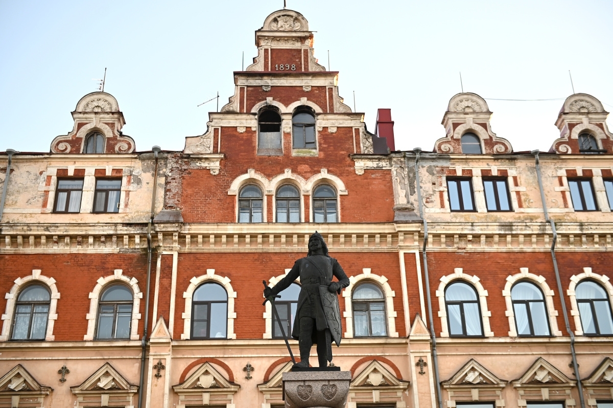 Памятник Торгильсу Кнутссону, основателю Выборгского замка